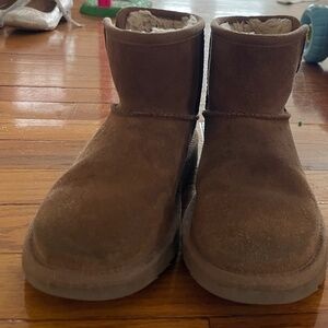 Girls brown Uggs